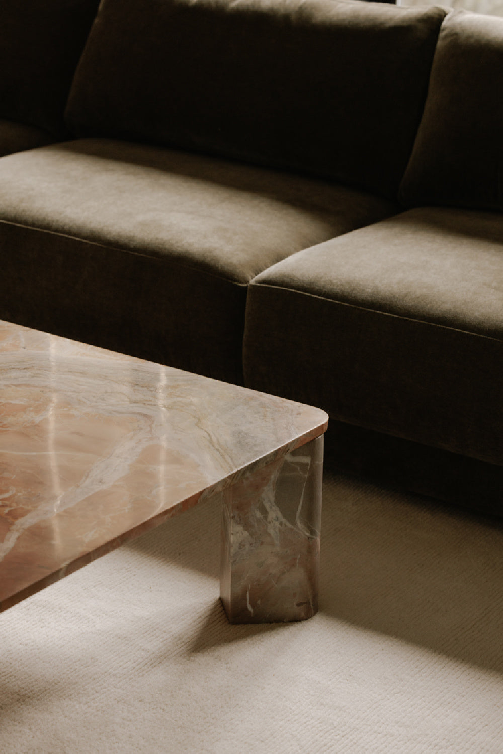 Modern European furniture - Modern Minimalist Sectional Sofa - www.oroa.com