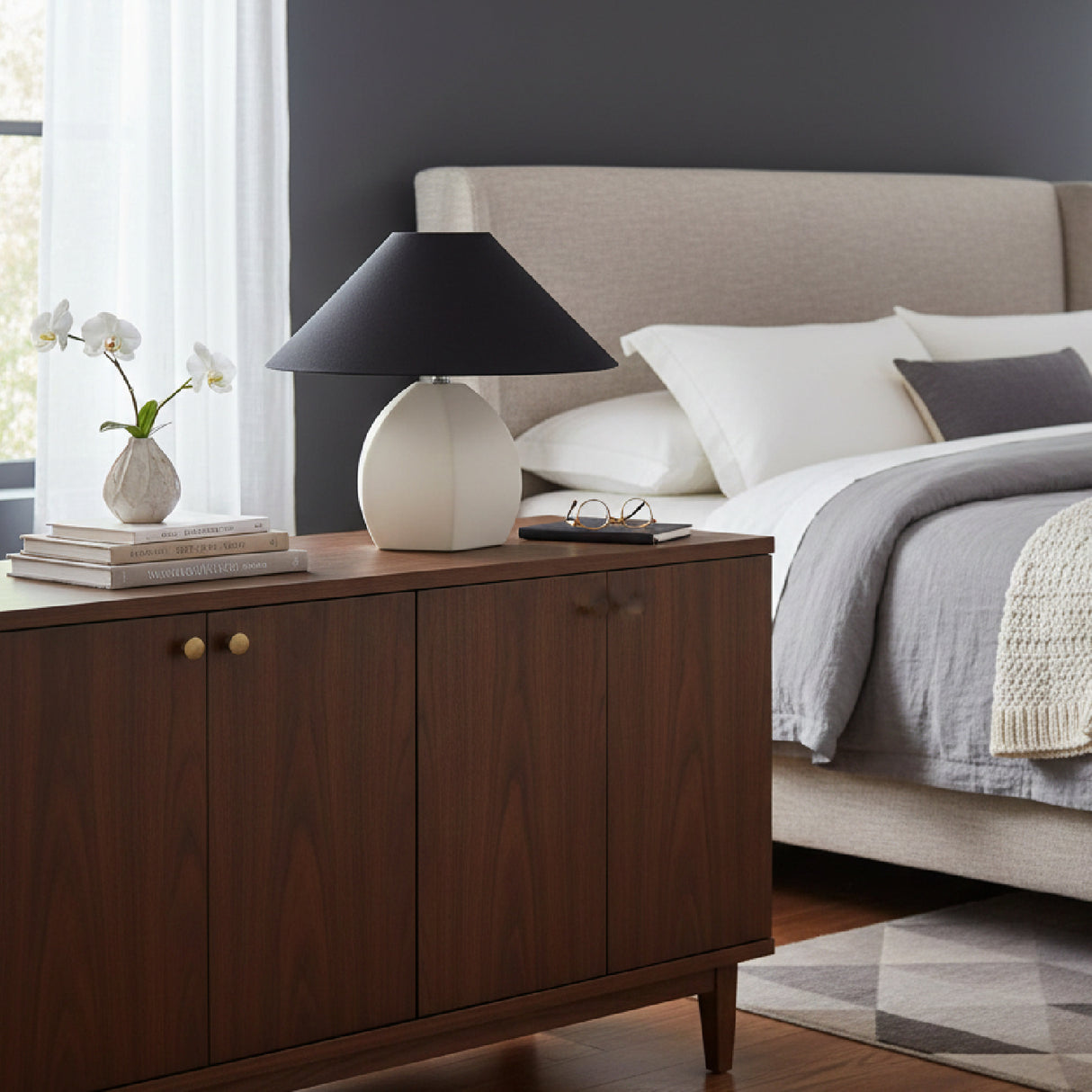 Modern European furniture - White Round Base Table Lamp - www.oroa.com