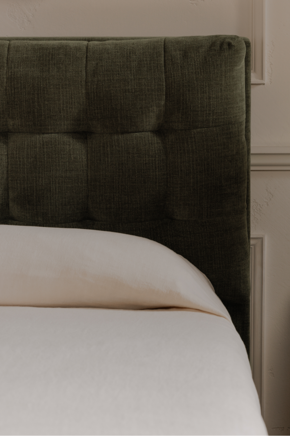 Tufted Storage Bed | Novi Living Sebastion | Oroa.com