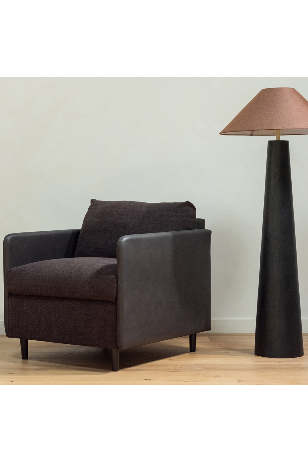 Leather Arm Sofa | Novi Living Teller | Oroa.com