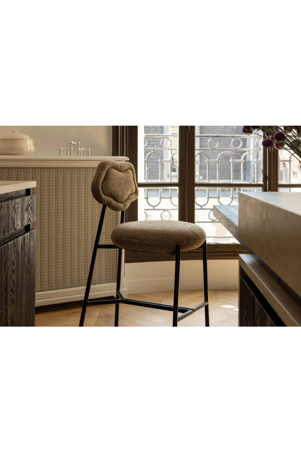 Organic-Shaped Back Bar Stool | NV Gallery Arty | Oroa.com