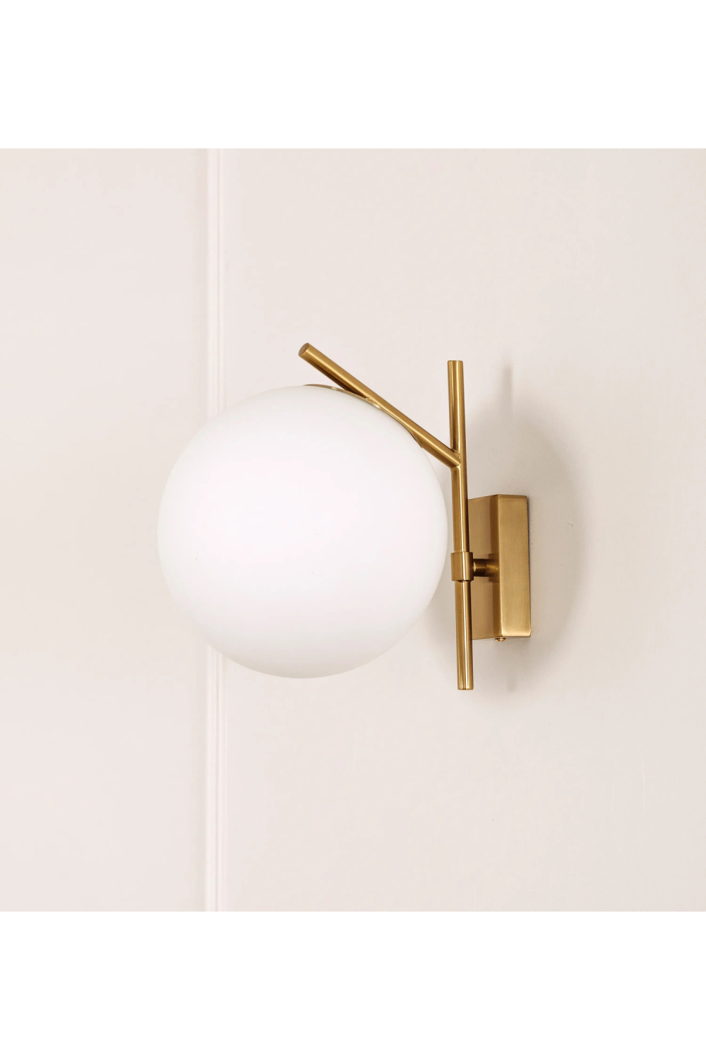 White Sphere Wall Lamp | NV Gallery Opale | Oroa.com