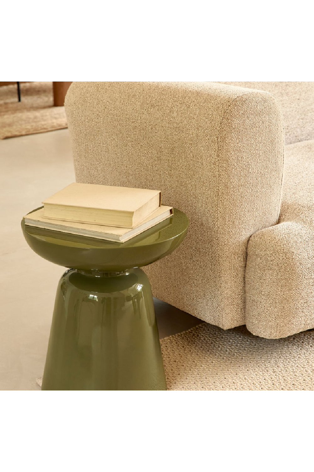 Glossy Sculptured Side Table | NV Gallery Cersei | Oroa.com