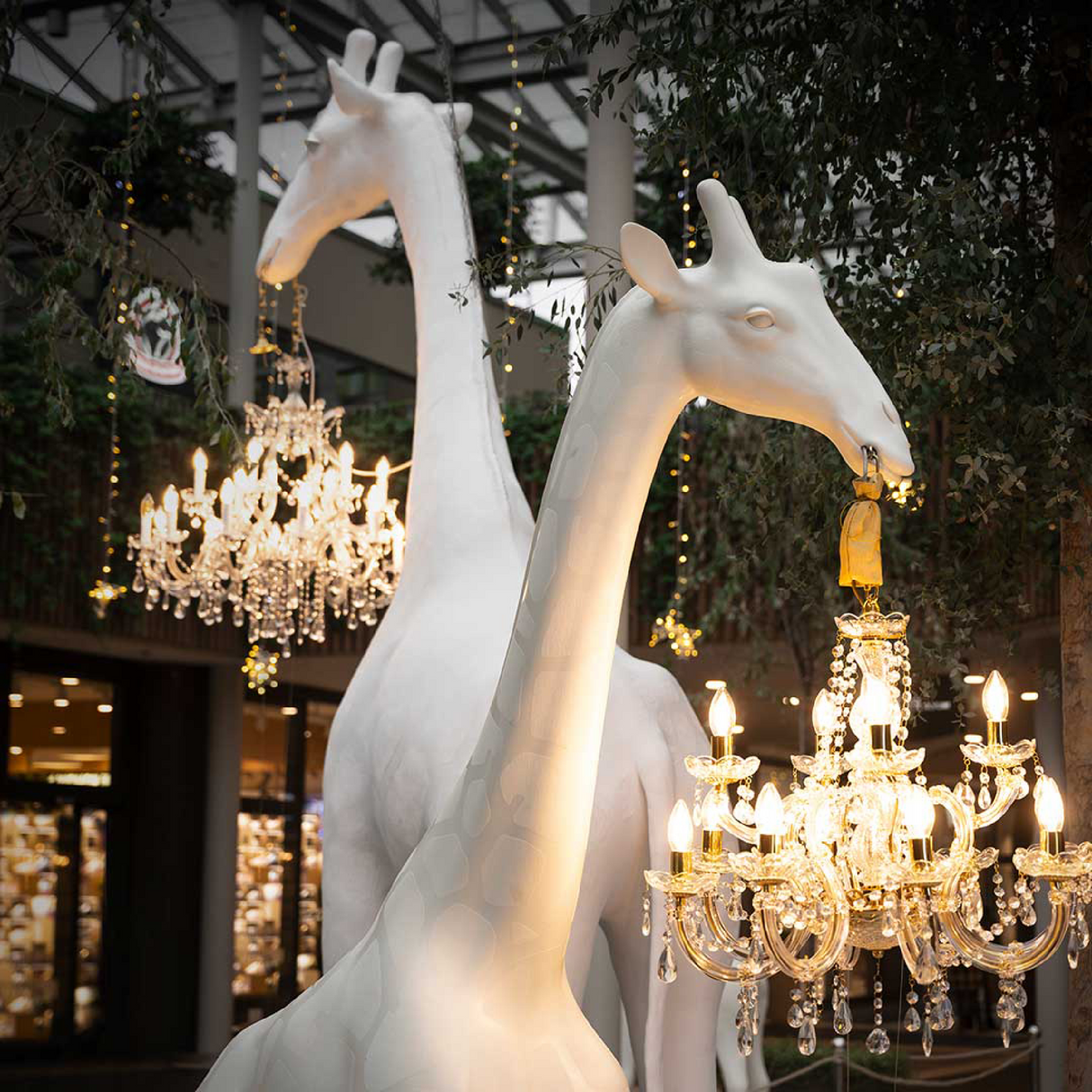 Outdoor Giraffe Statue Chandelier | Qeeboo Giraffe in Love | OROA.com