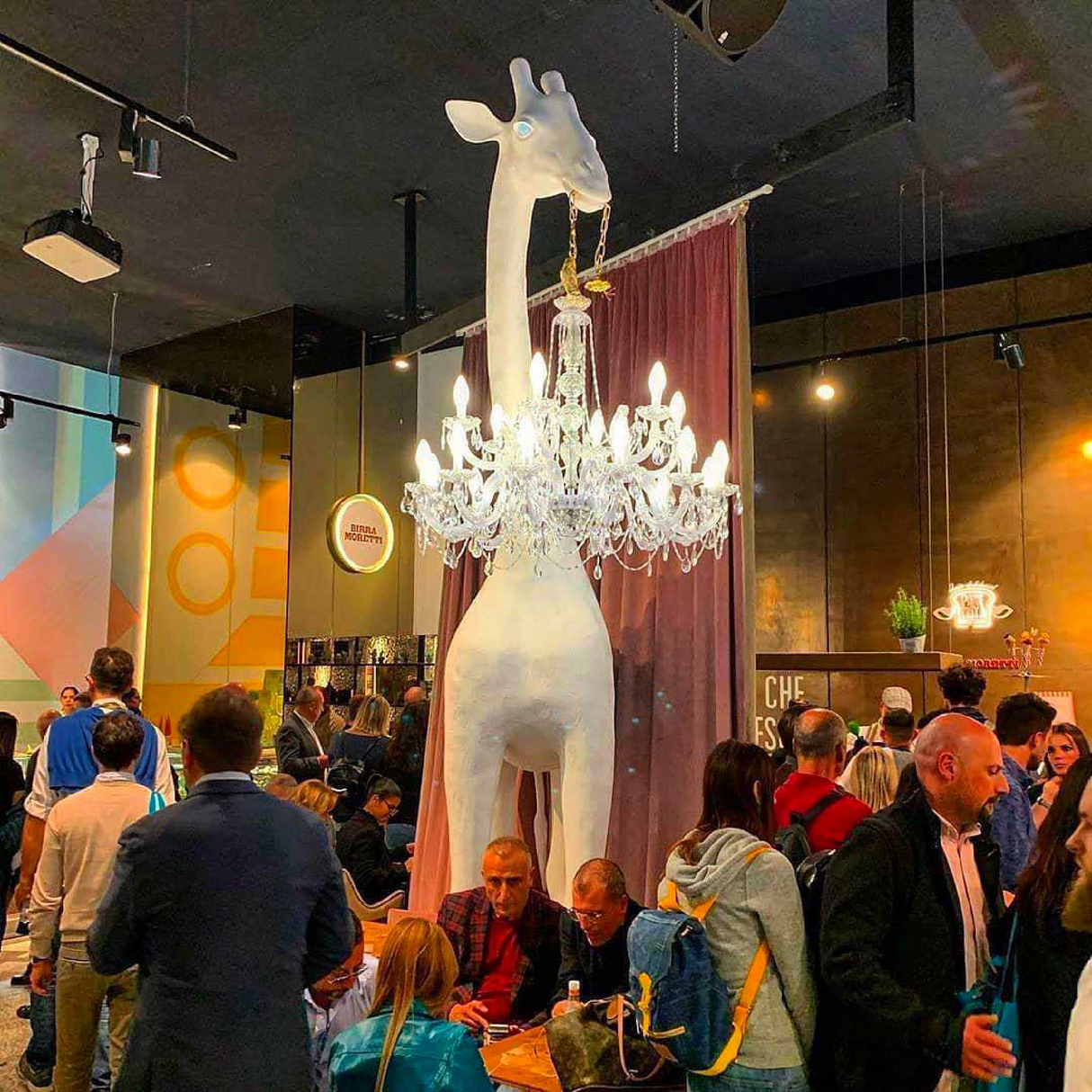 Giraffe Statue Floor Lamp | Qeeboo Giraffe in Love | OROA.com