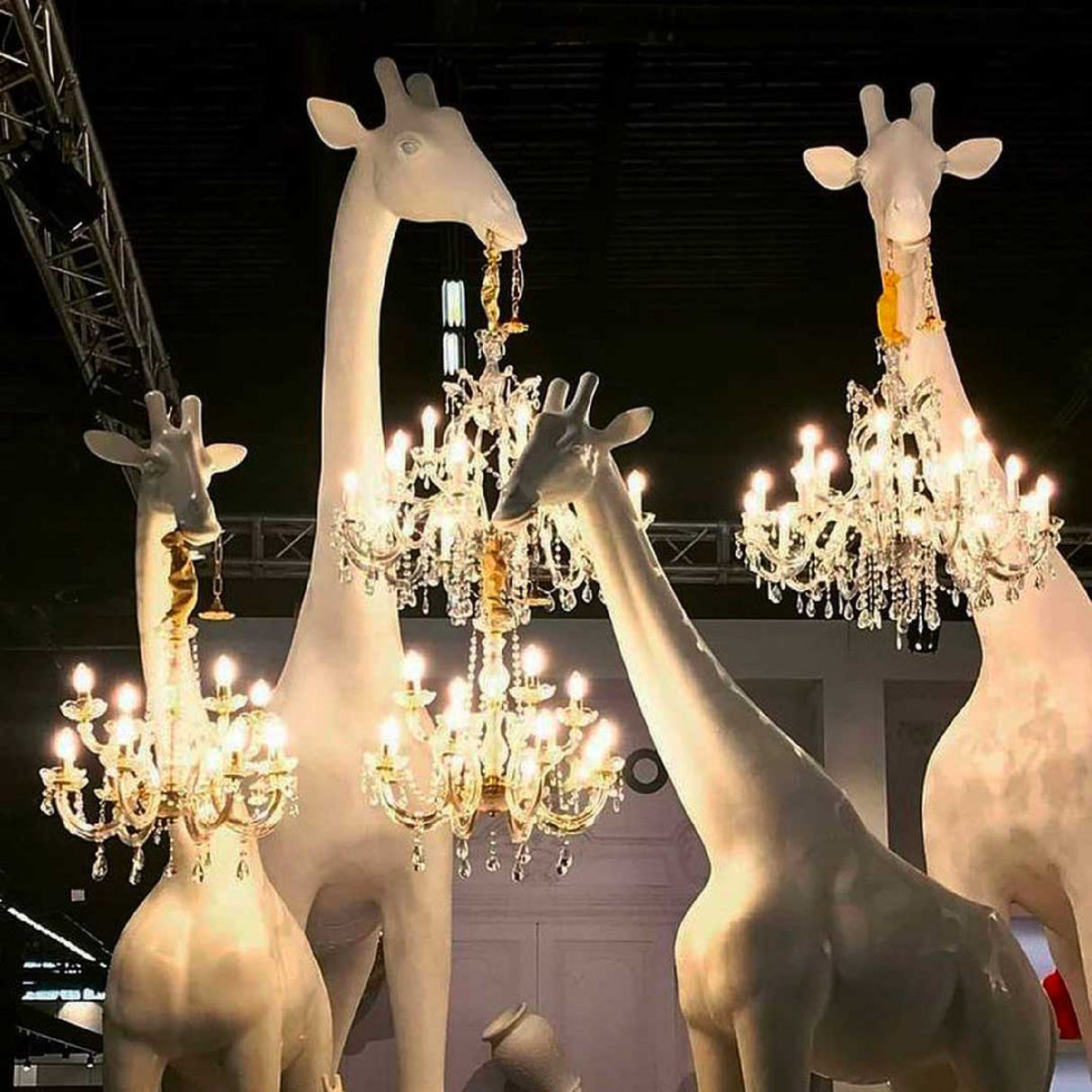 Giraffe Statue Floor Lamp | Qeeboo Giraffe in Love | OROA.com