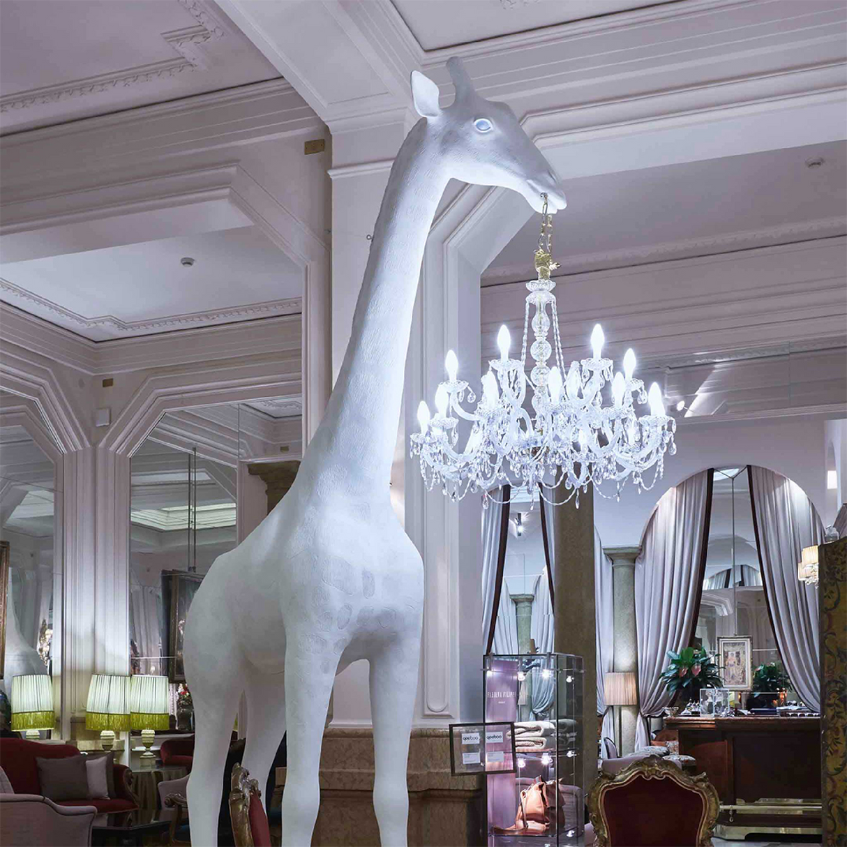 Giraffe Statue Floor Lamp | Qeeboo Giraffe in Love | OROA.com