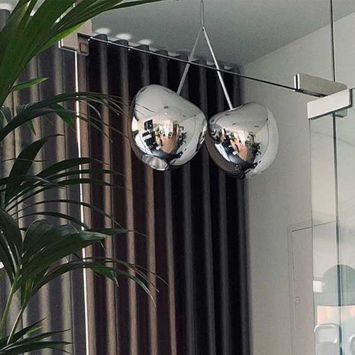 Modern Sculptural Chandelier | Qeeboo Cherry | OROA.com