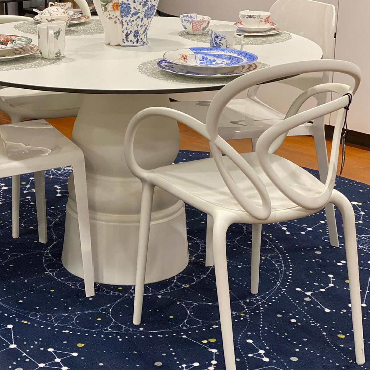 Tangled Dining Chairs (2) | Qeeboo Loop | OROA.com