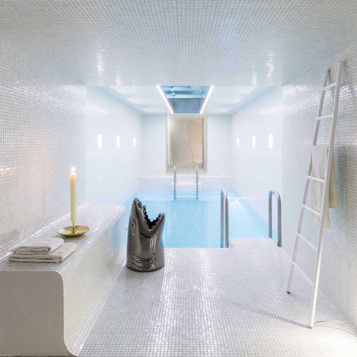 Shark-Shaped Multipurpose Holder | Qeeboo Killer | OROA.com