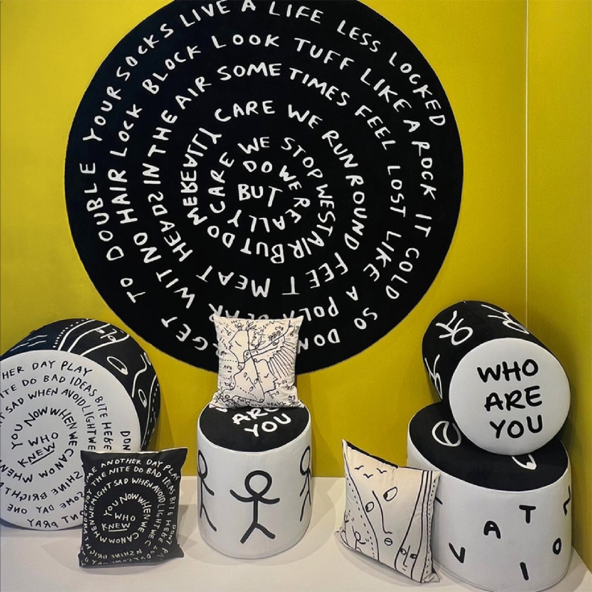 Stylized Drawing Cylinder Pouf S | Qeeboo Who Are You | OROA.com