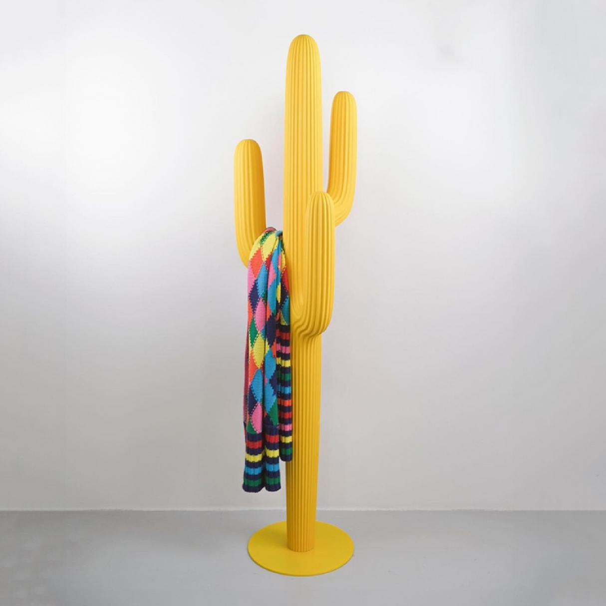 Cactus Outdoor Coat Rack | Qeeboo Saguaro | OROA.com