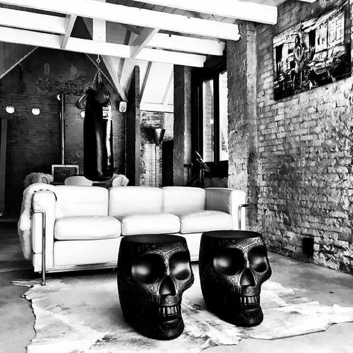 Skull-Shaped Stool Side Table | Qeeboo Mexico | OROA.com