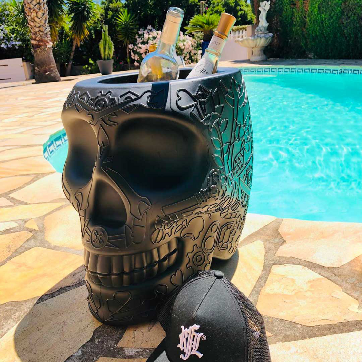 Skull-Shaped Planter Champagne Cooler | Qeeboo Mexico | OROA.com