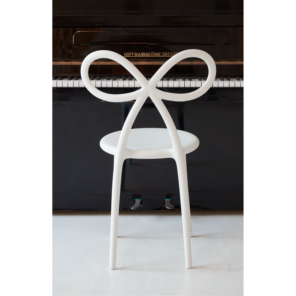 Modern Chic Dining Chair Set (2) | Qeeboo Ribbon | OROA.com
