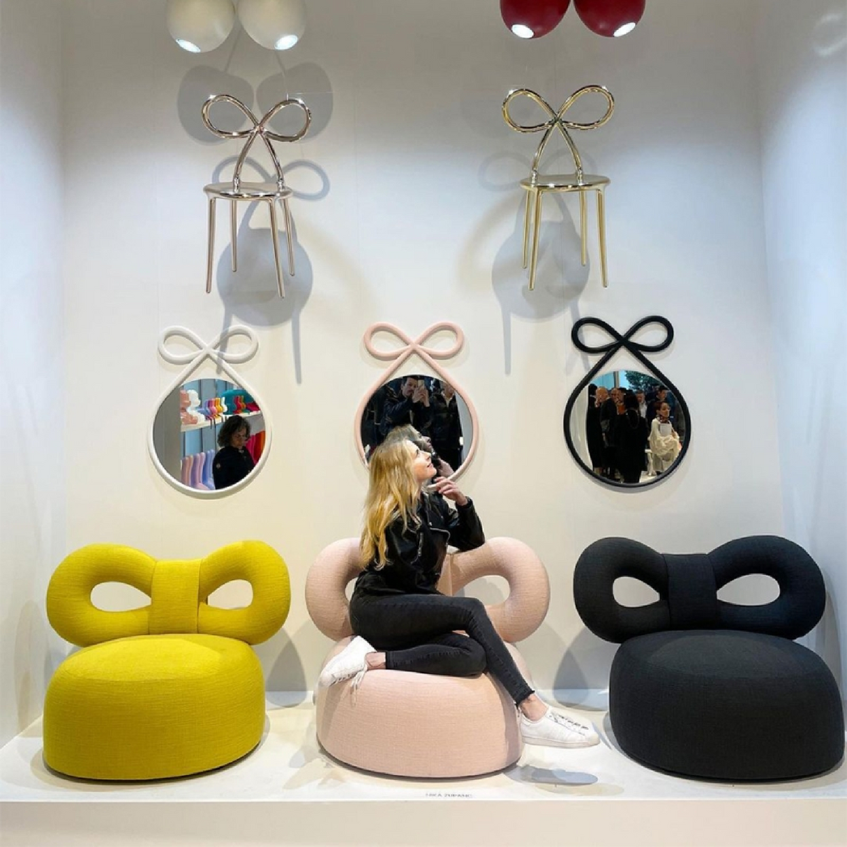 Upholstered Bow Lounge Chair | Qeeboo Ribbon | OROA.com