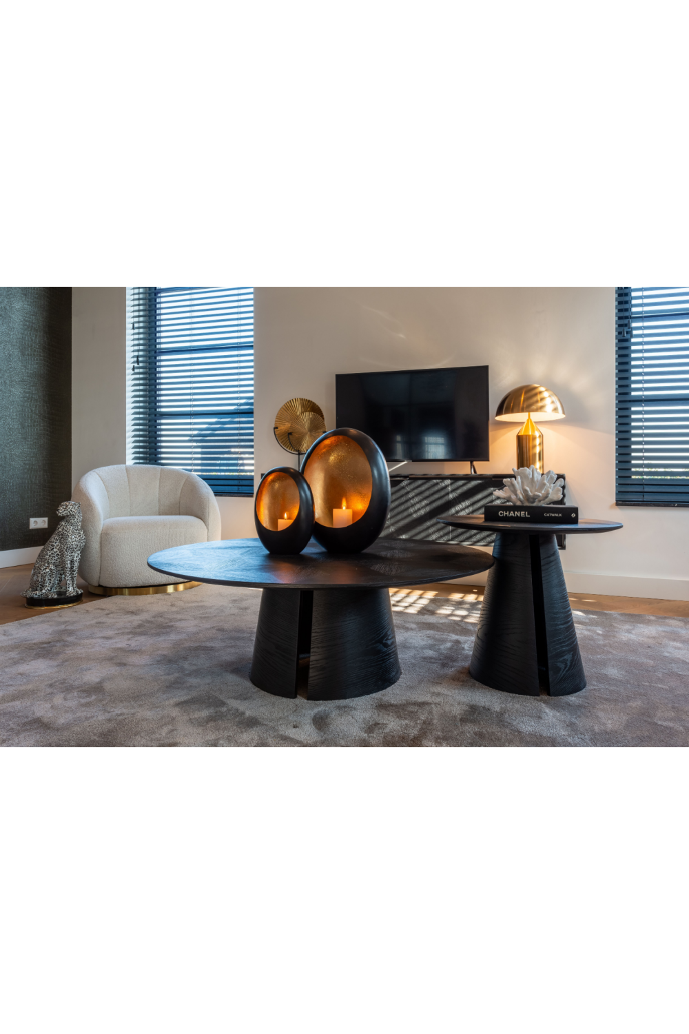 Black Oak Pedestal Coffee Table | Oroa.com
