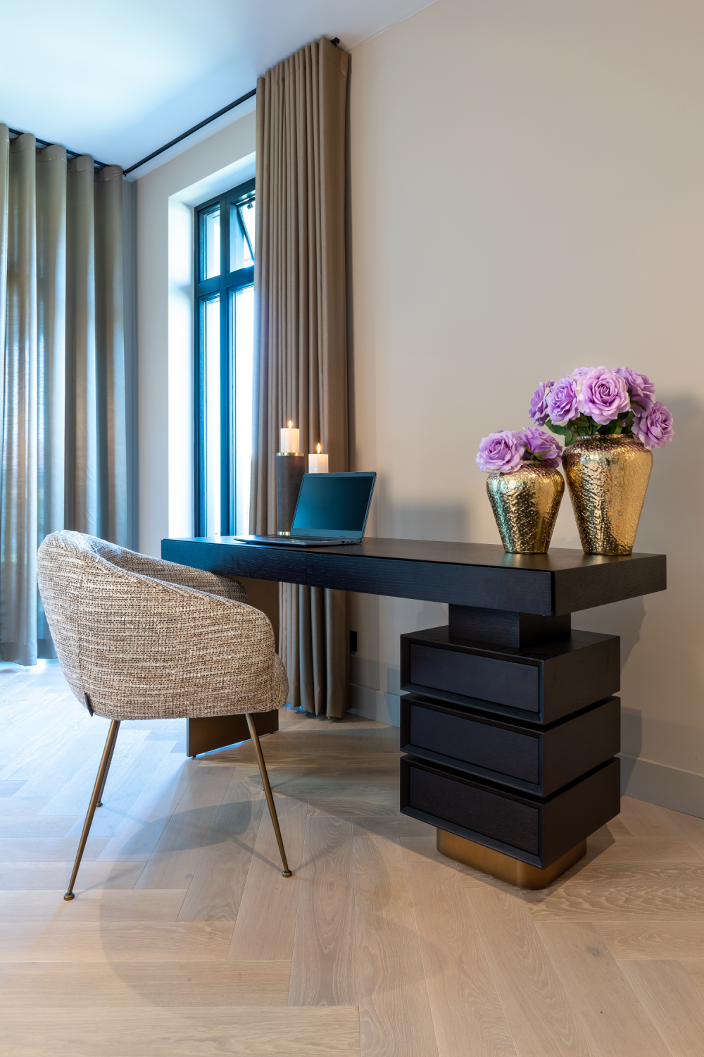 Modern 5-Drawer Desk | Richmond Interiors Connar | Oroa.com