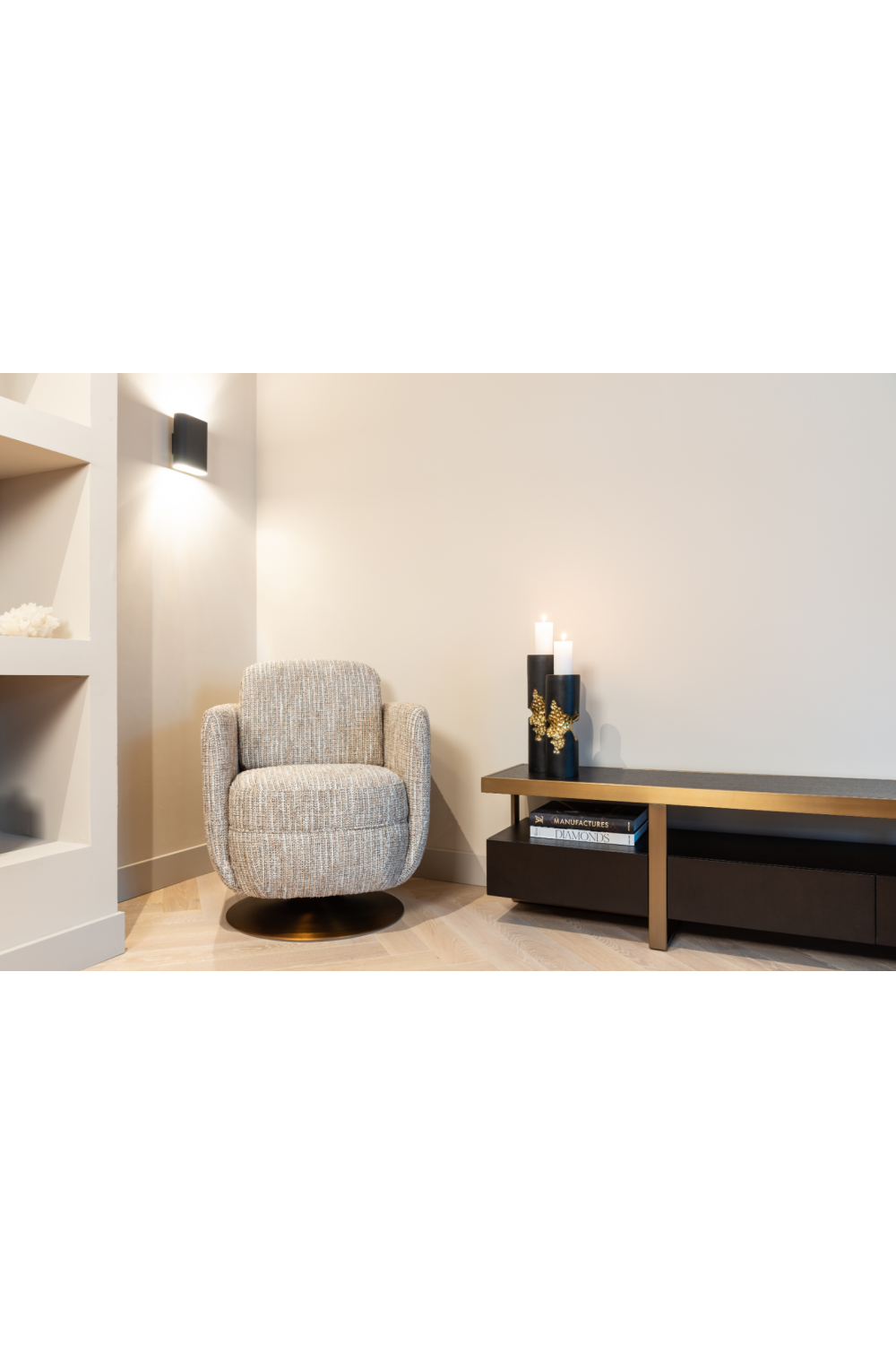 Upholstered Modern Swivel Chair | Richmond Interiors Turner | Oroa.com