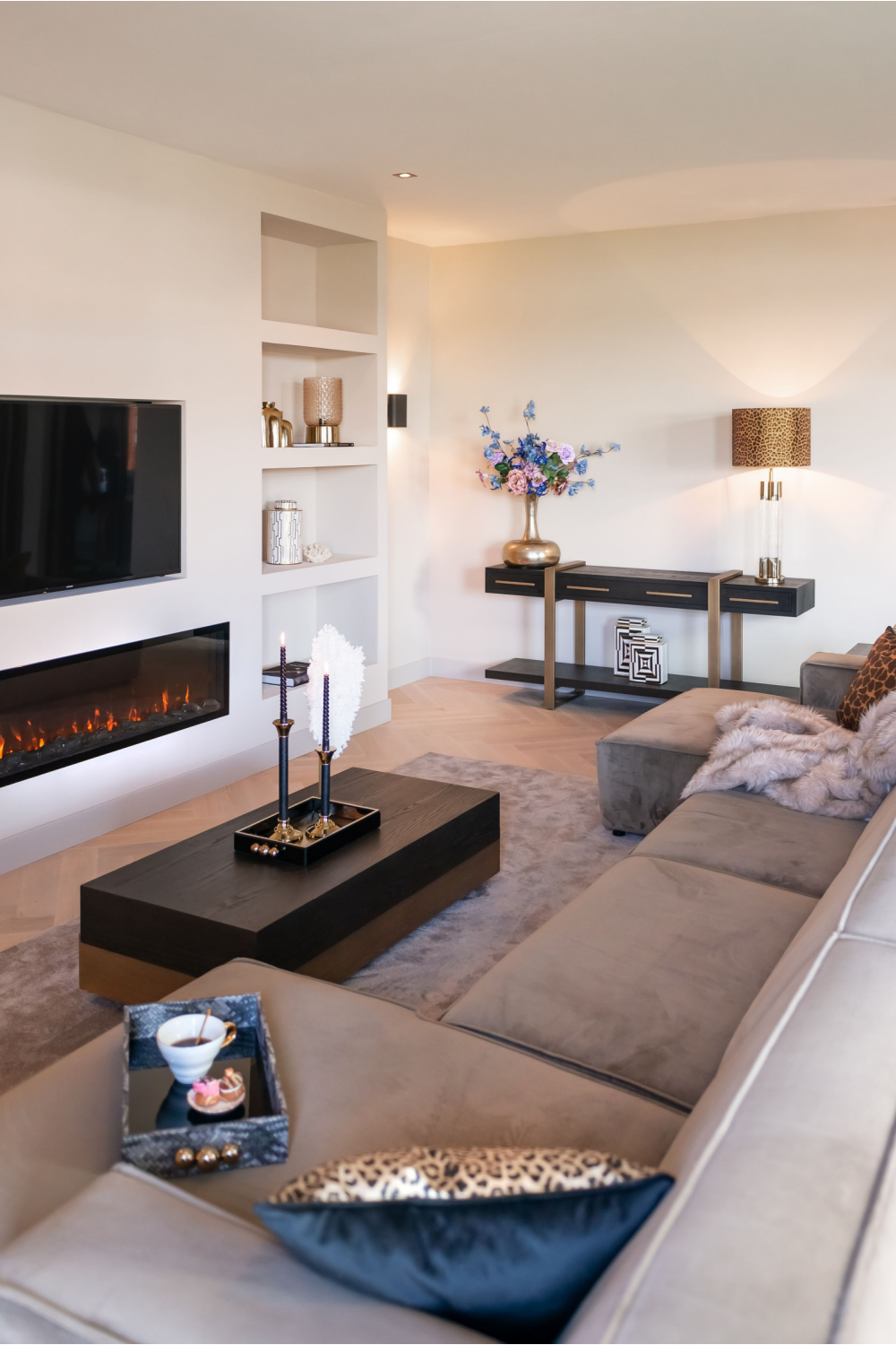 Rectangular Oak Coffee Table | Richmond Interiors Cambon | Oroa.com