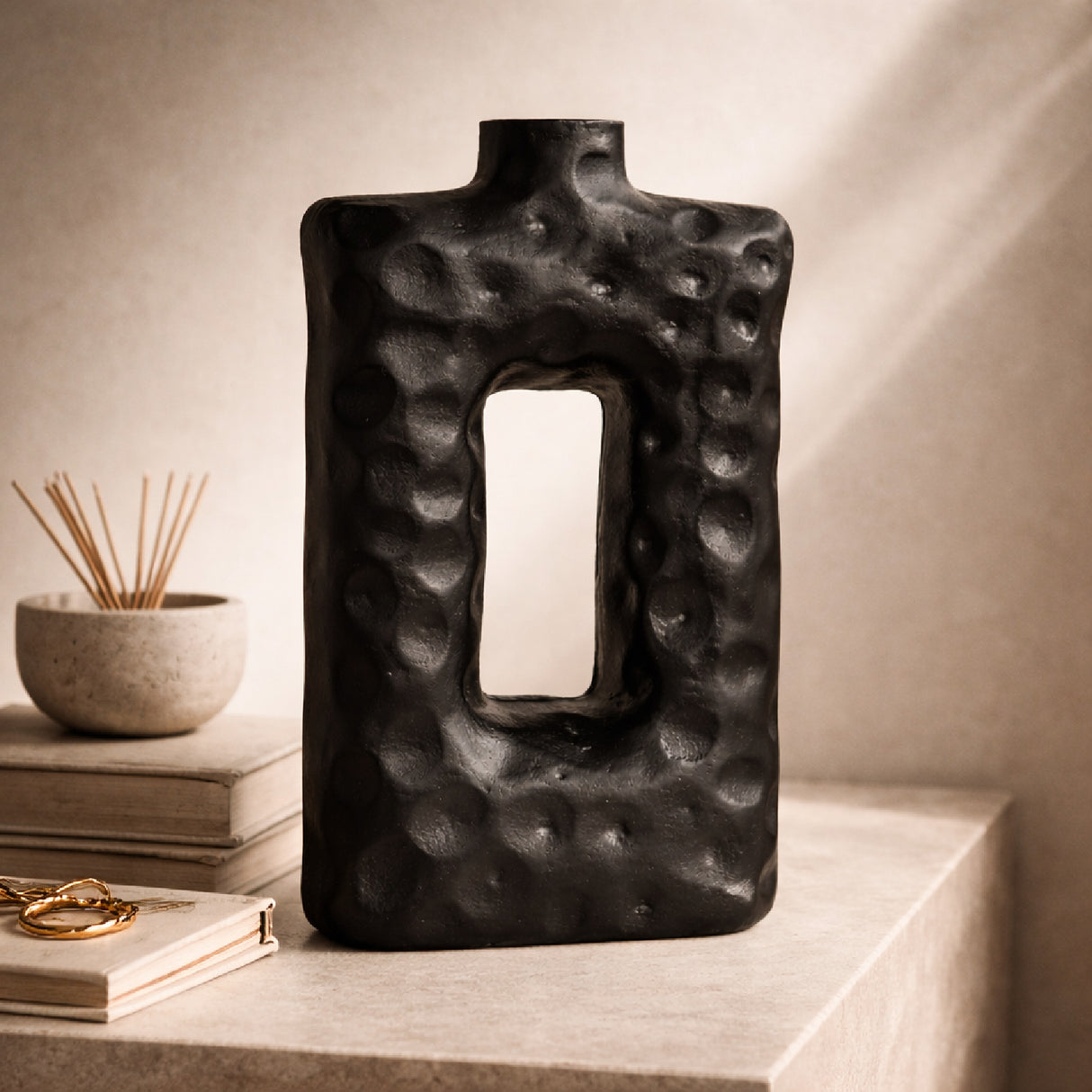 Black Aluminium Rustic Vase | Oroa.com