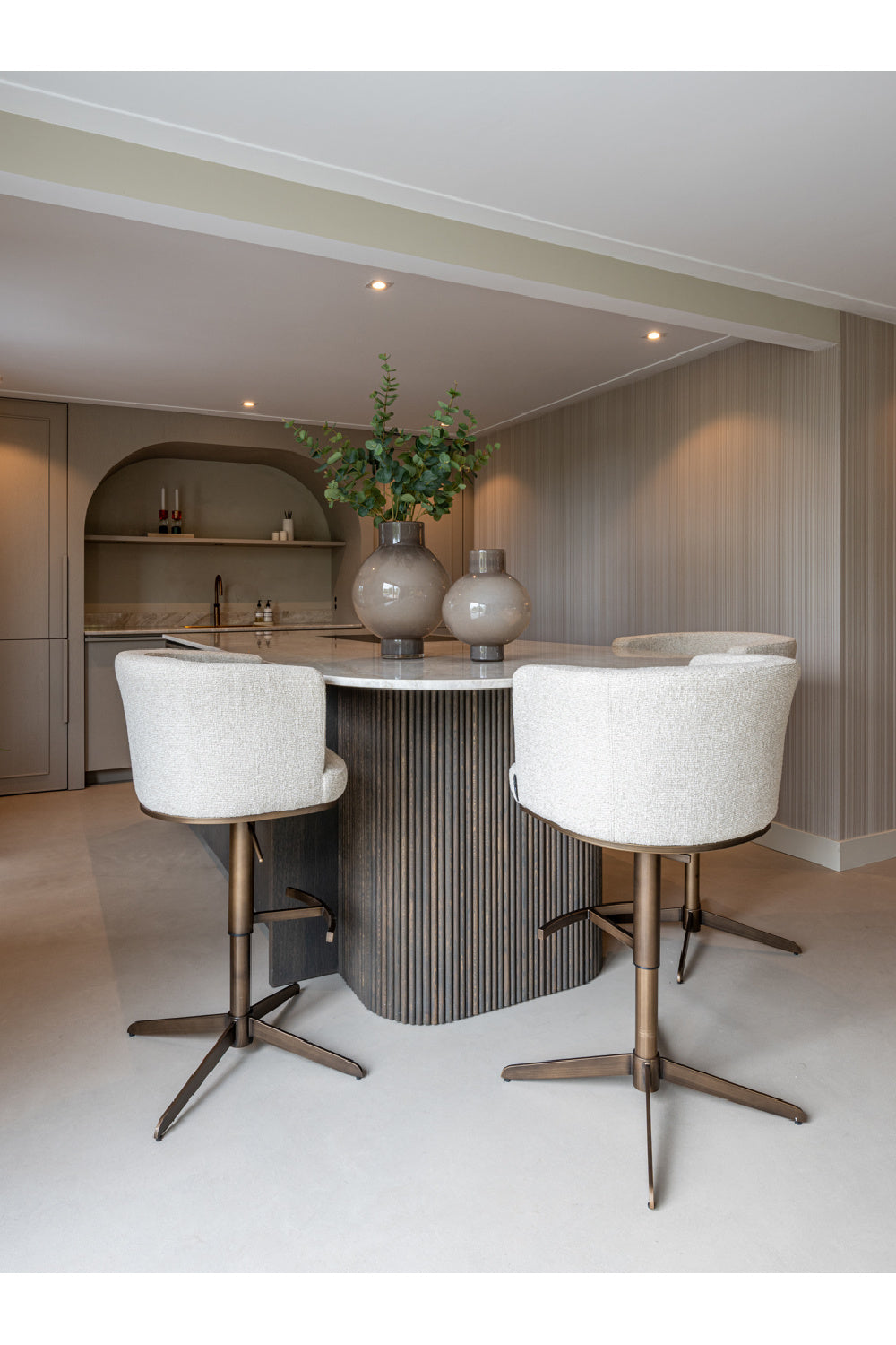 White Barrel Swivel Bar Stool | Oroa.com