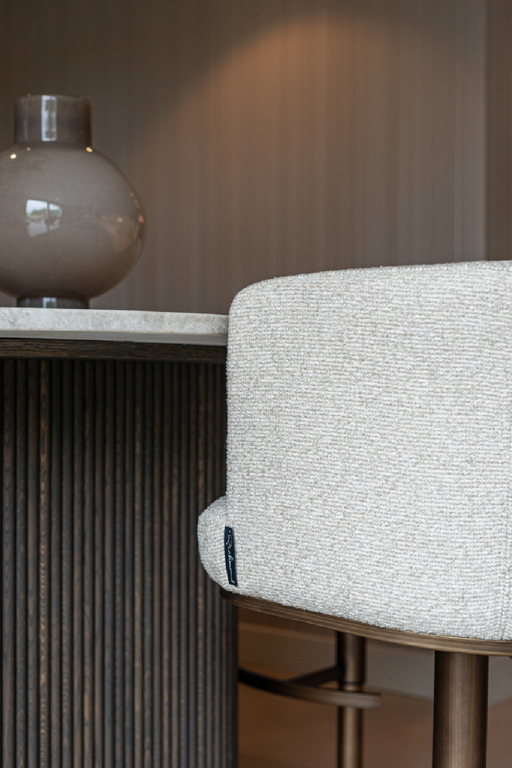 White Barrel Swivel Bar Stool | Oroa.com