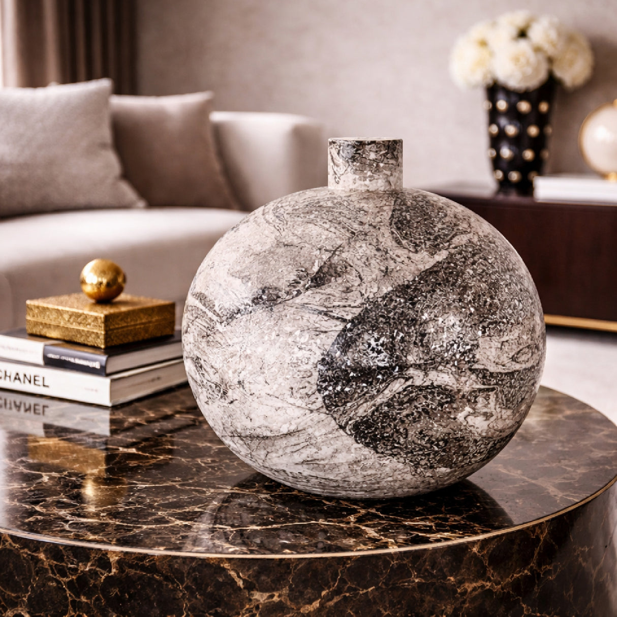 Round Black & White Vase | Oroa.com
