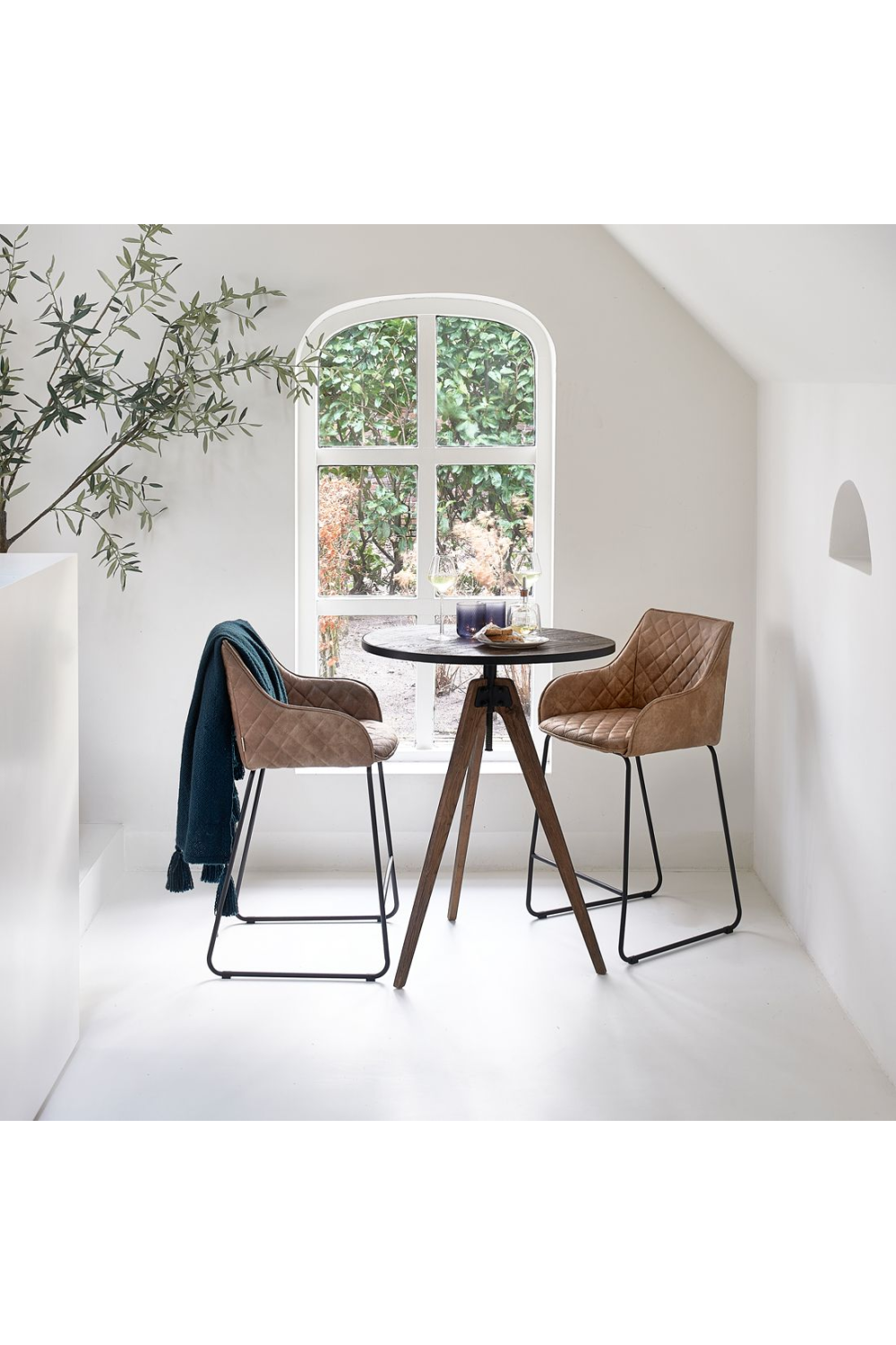 Quilted Leather Counter Stool | Rivièra Maison Frisco Drive | Oroa.com