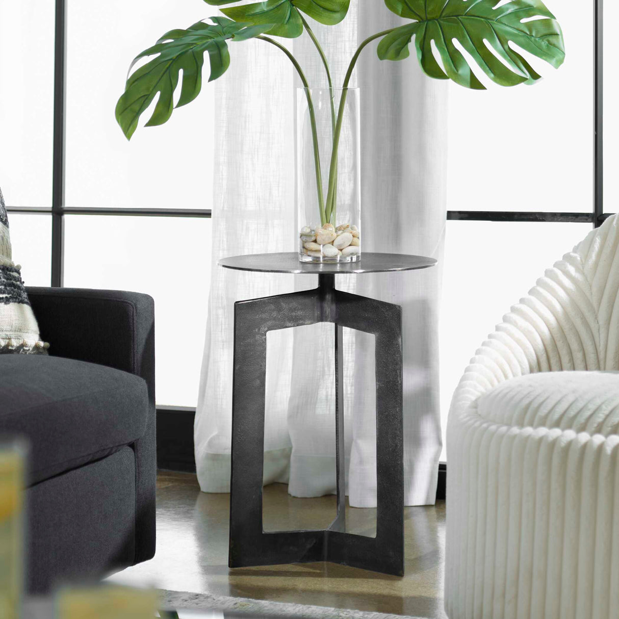 Cast Aluminum Accent Table | Oroa.com