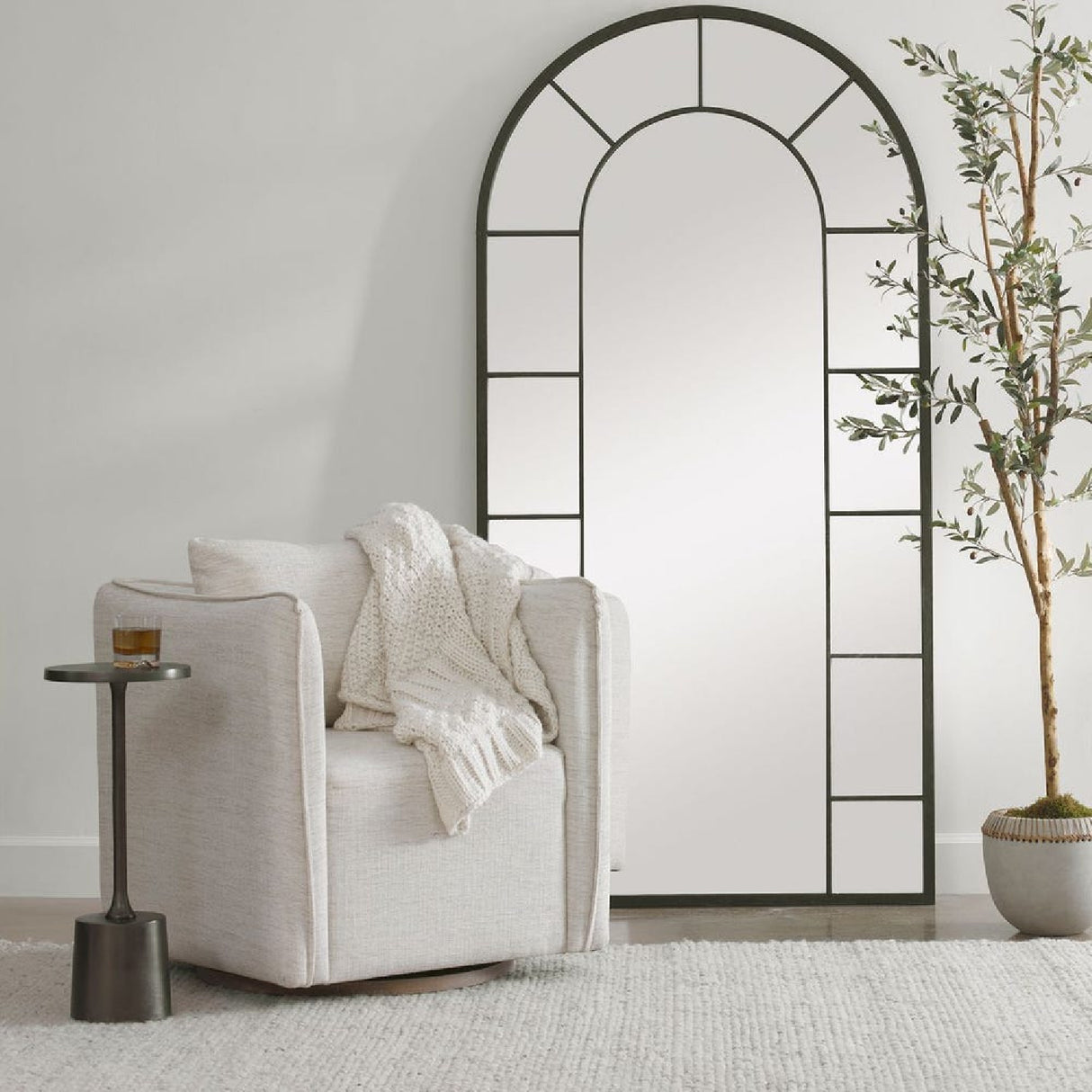 Flanged Edge Swivel Chair | Oroa.com