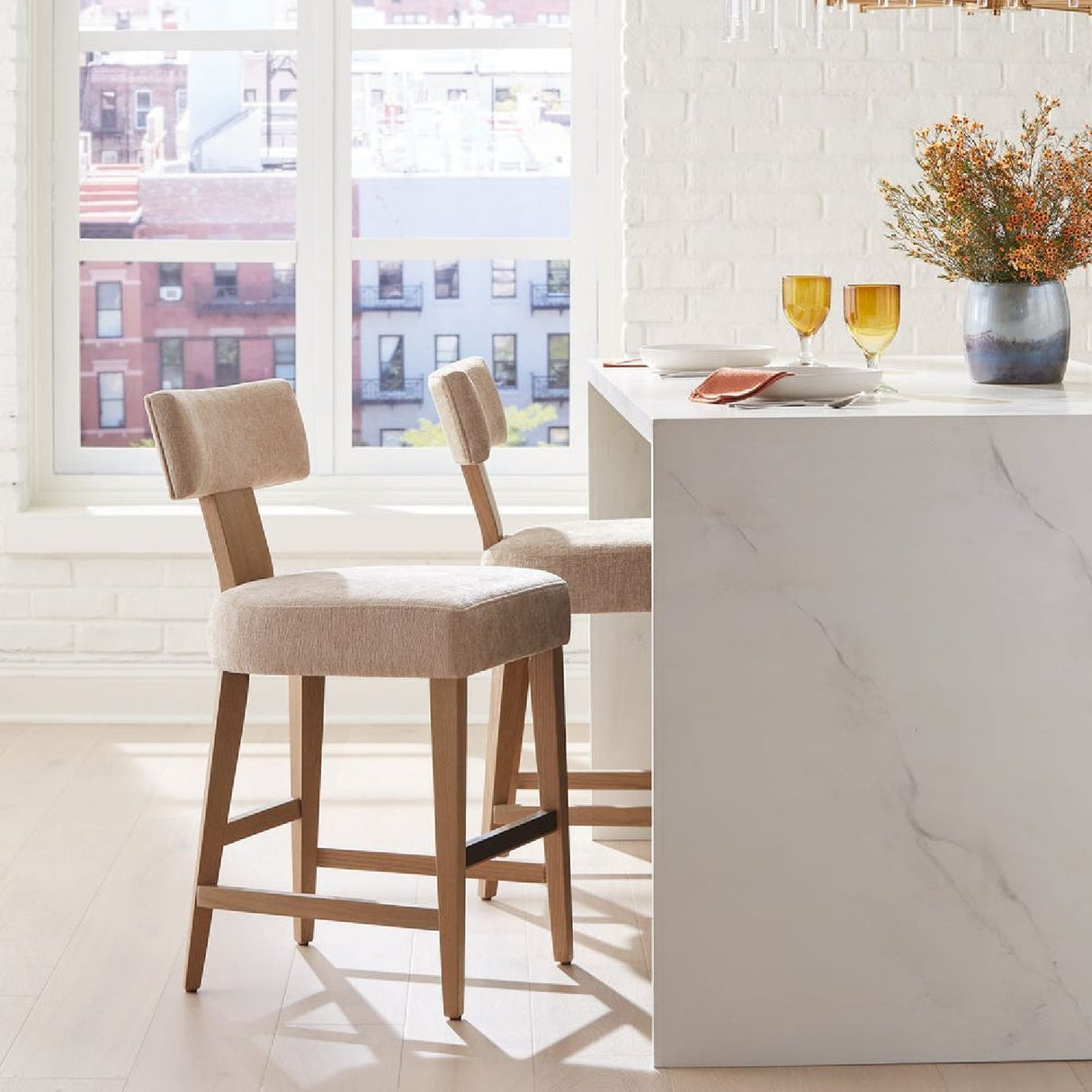 T-Shaped Back Counter Stool | Oroa.com