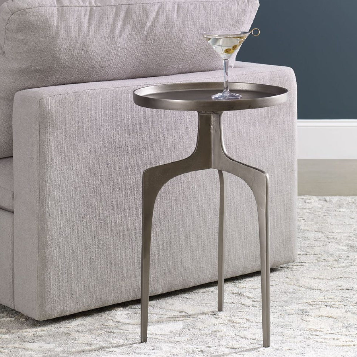 Round Cast Aluminum Accent Table | Oroa.com