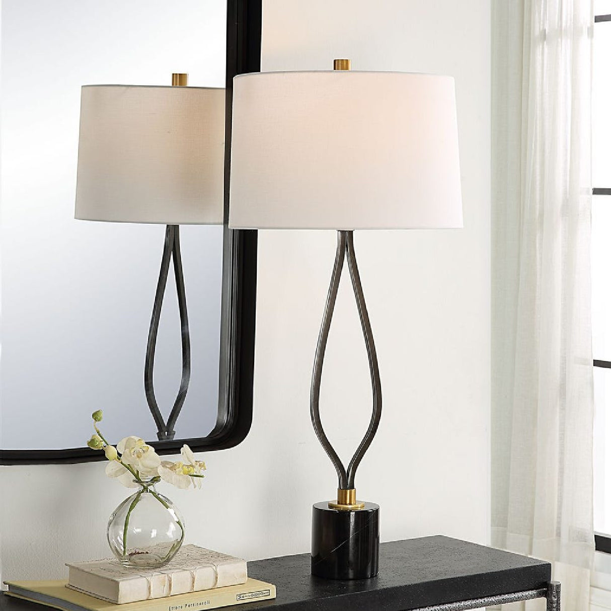 Wishbone Shaped Iron Table Lamp | Oroa.com