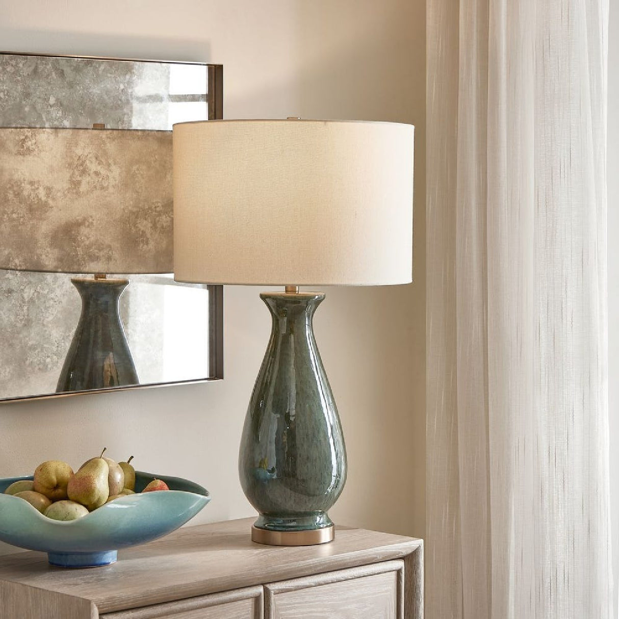 Glossy Green Ceramic Table Lamp | Oroa.com