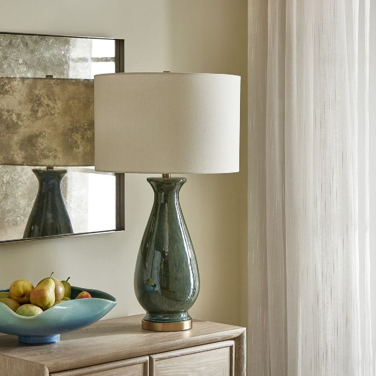 Glossy Green Ceramic Table Lamp | Oroa.com