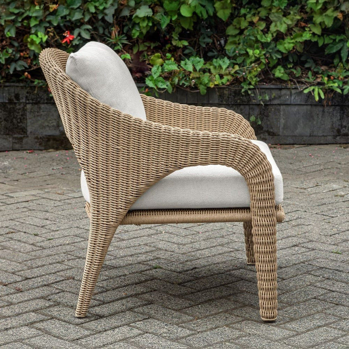 Natural Wicker Outdoor Lounge Chair | Oroa.com