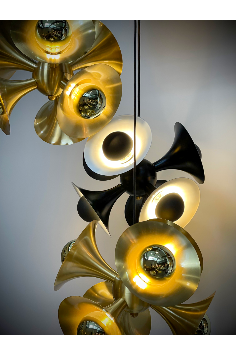 Modern Art Deco Hanging Lamp | Versmissen Jazz | Oroa.com