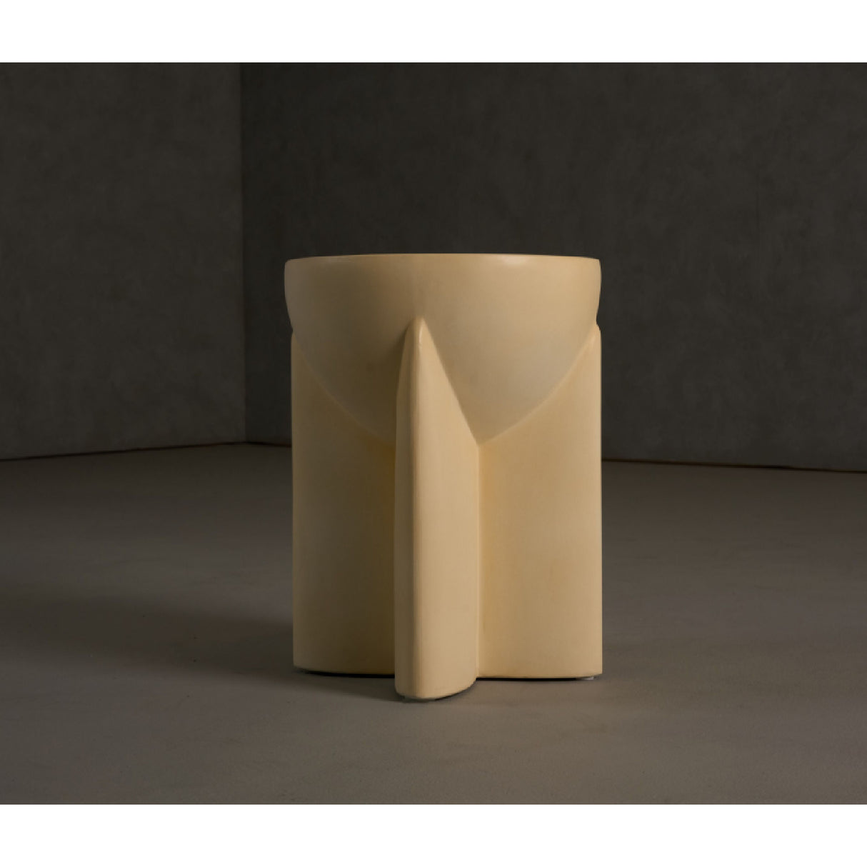 Concrete Round End Table | Oroa.com
