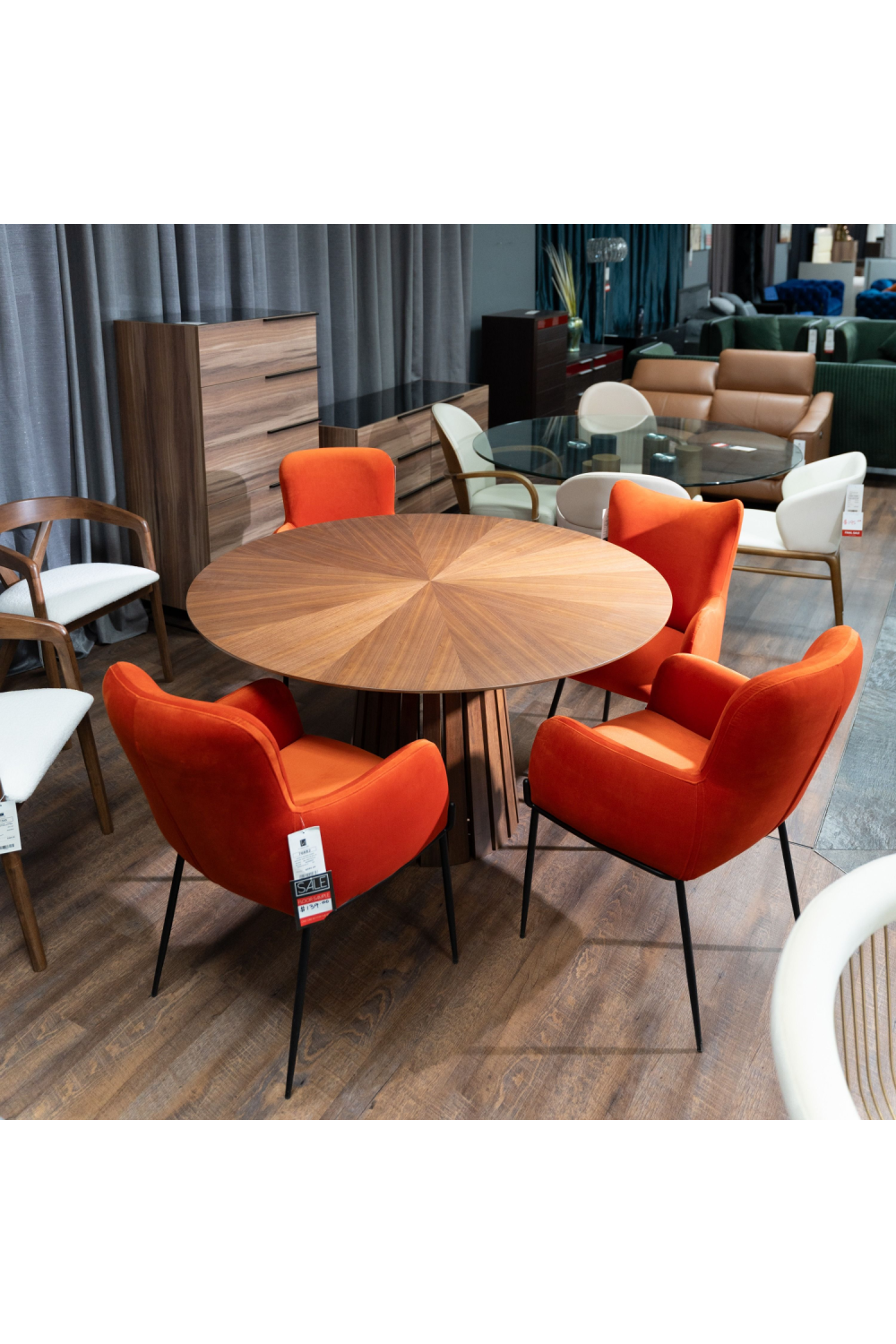 Round Pedestal Dining Table | Oroa.com