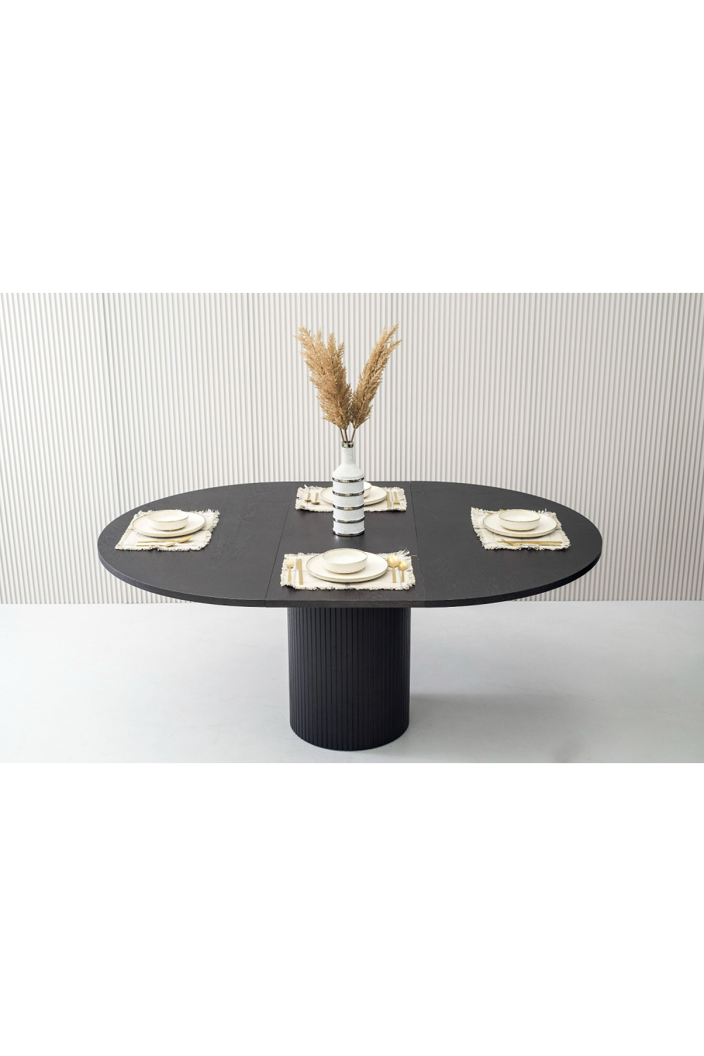 Round Oak Extendable Dining Table | Oroa.com