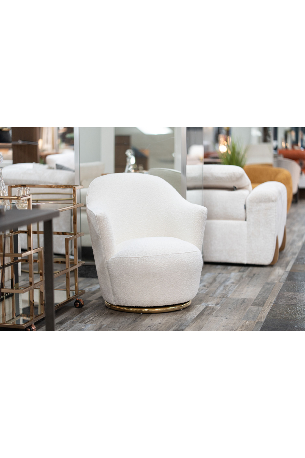 White Sherpa Swivel Accent Chair | OROA Modern Vera | Oroa.com