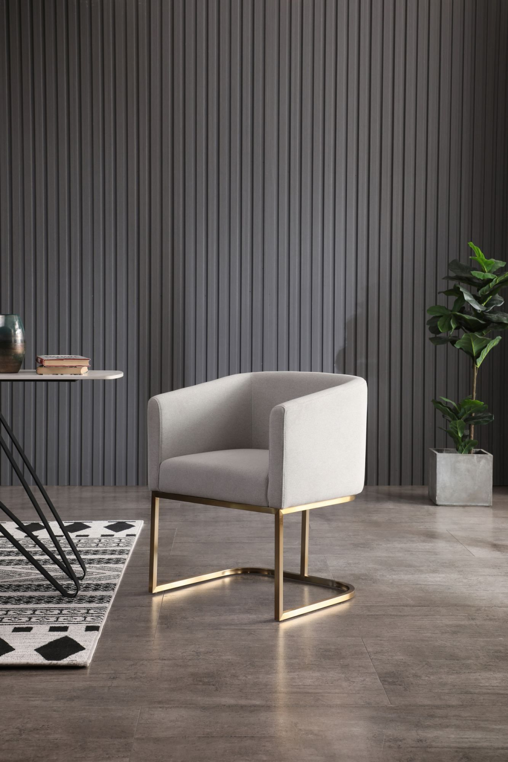 U-Shaped Brass Base Dining Chair | Oroa.com
