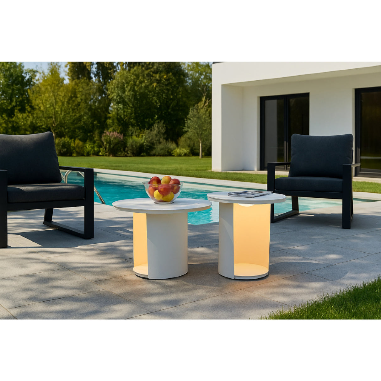 Outdoor White End Table with Solar Light S | Oroa.com