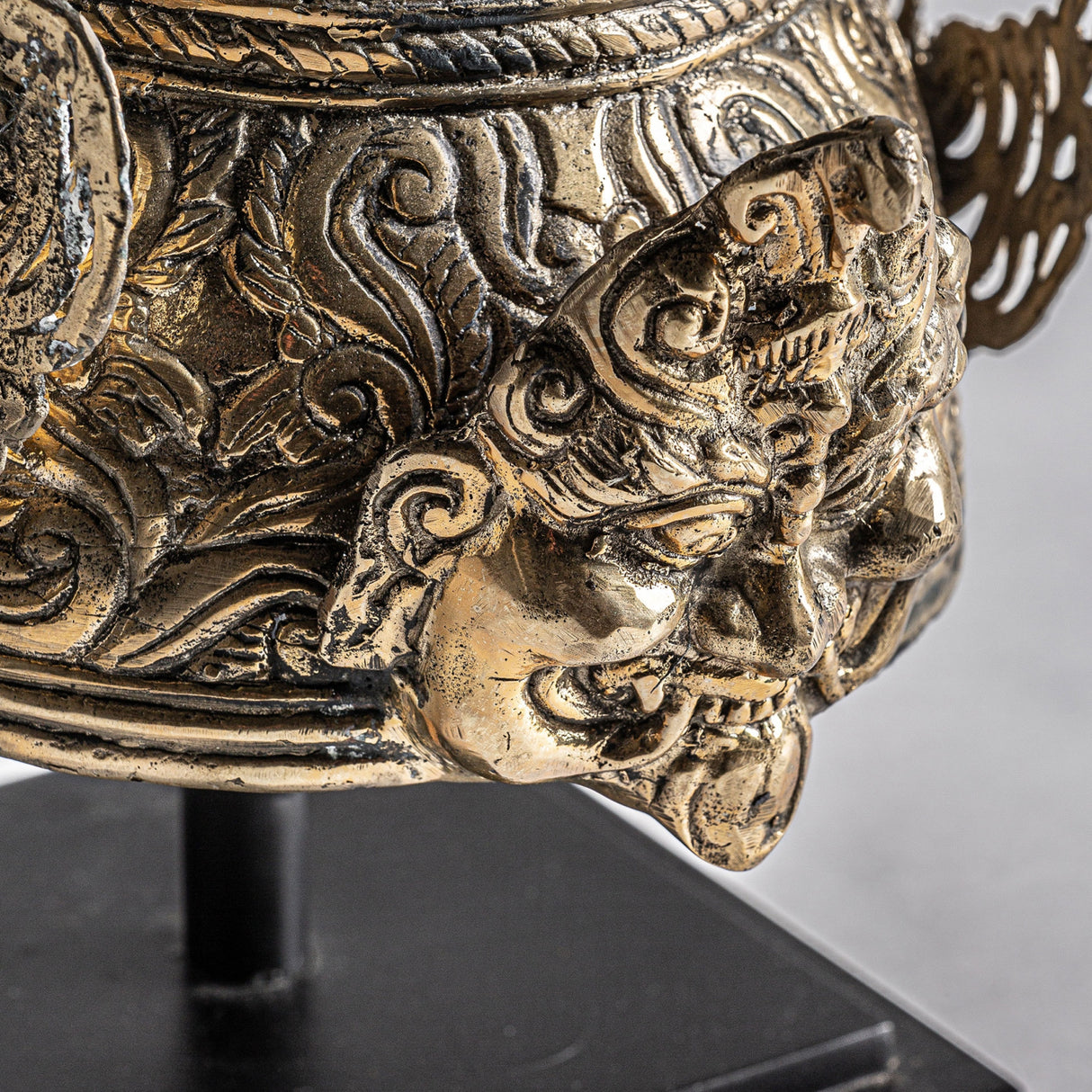 Bronze Carved Decorative Figure | Oroa.com