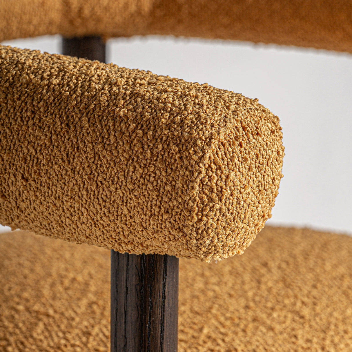 Ash Framed Curve Accent Chair | Oroa.com
