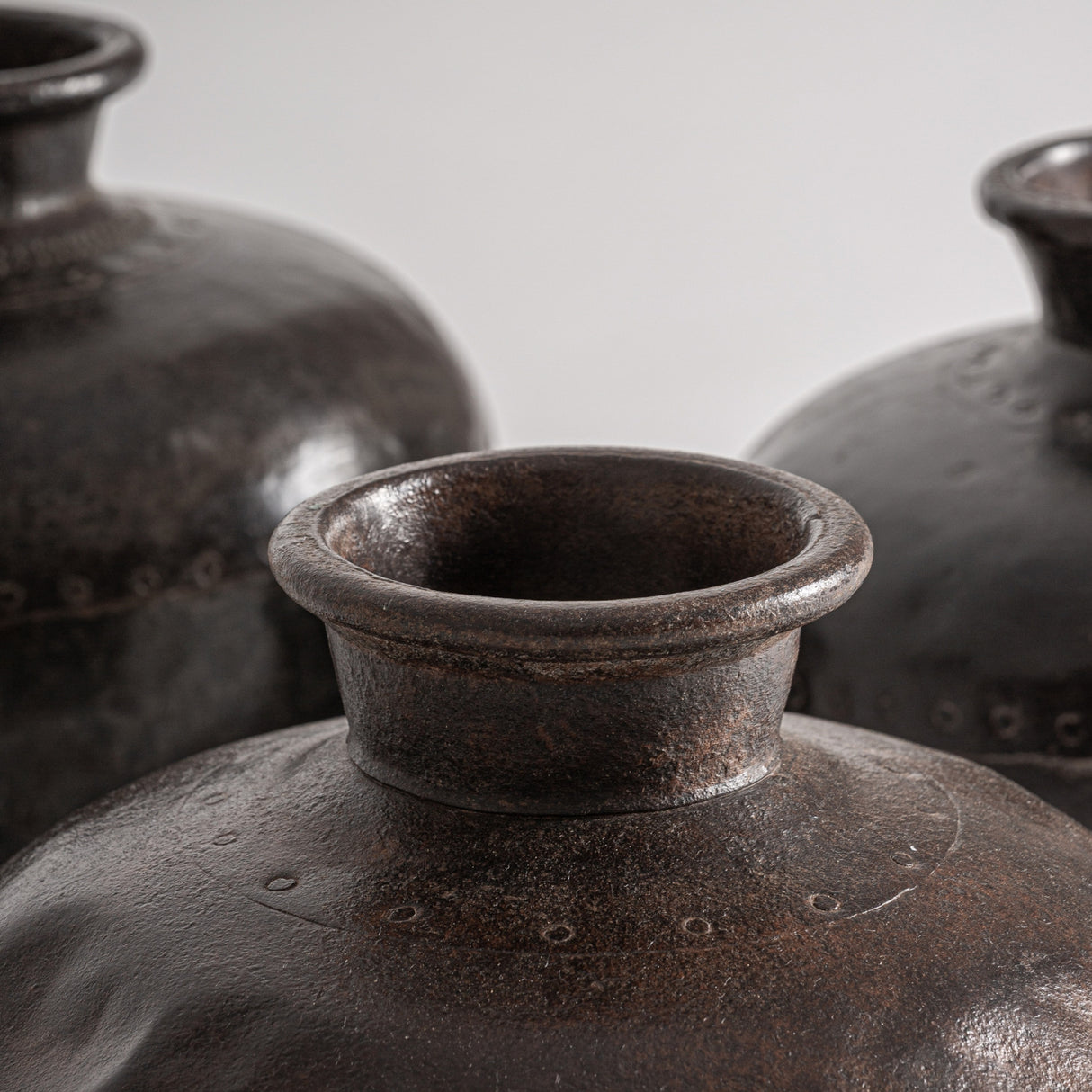 Brown Iron Antique Vase | Oroa.com