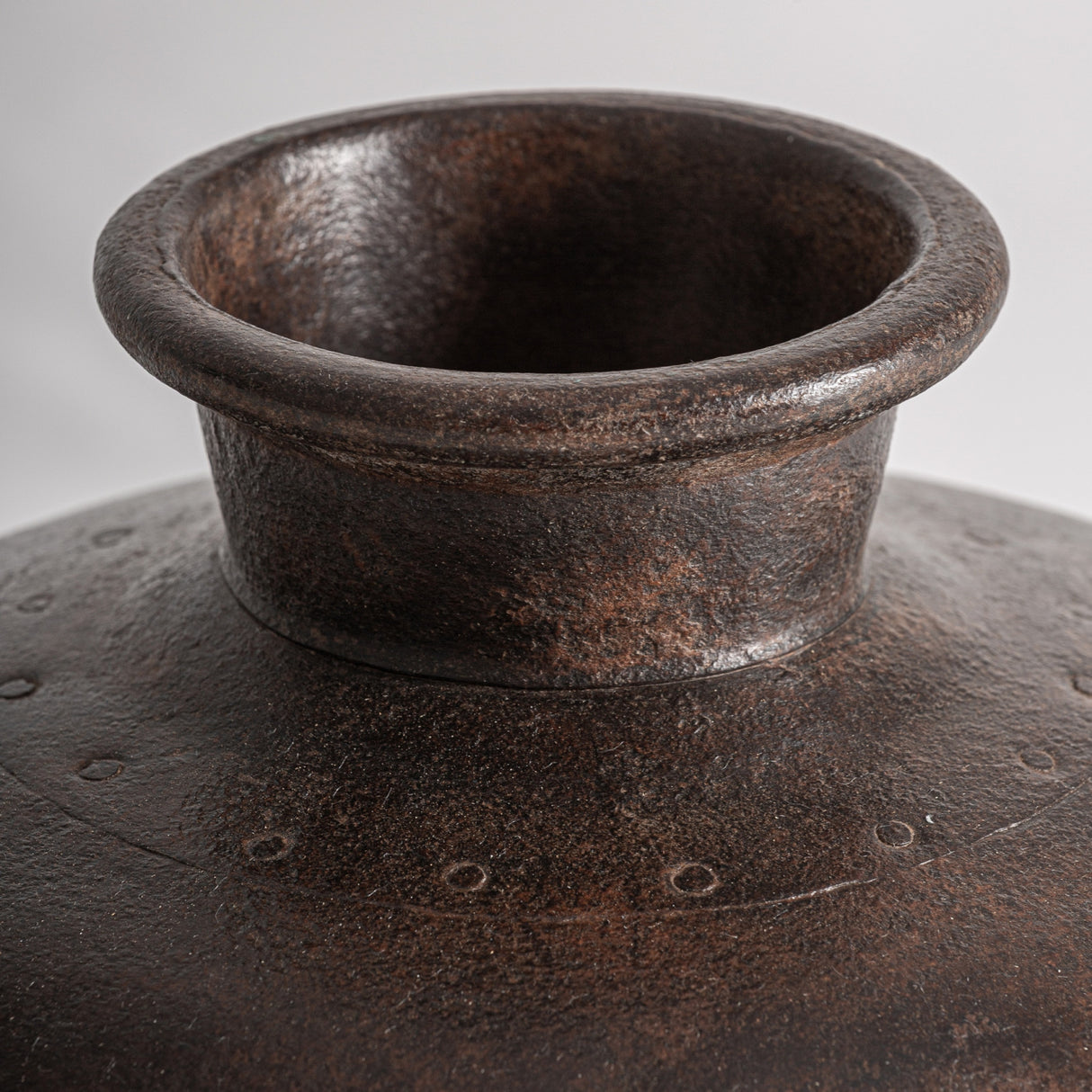 Brown Iron Antique Vase | Oroa.com