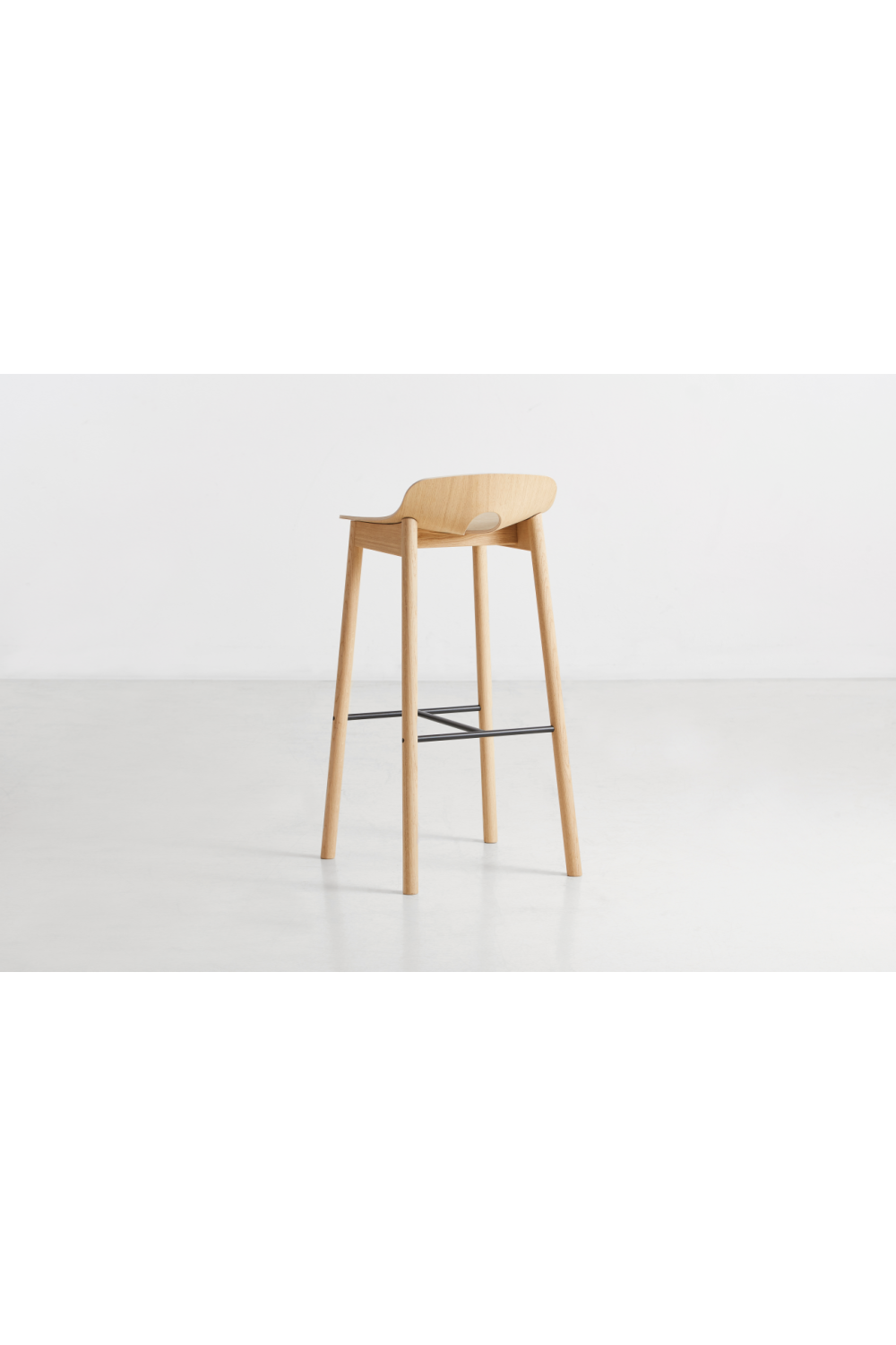 Classic Oak Bar Stool | WOUD Mono | OROA.com
