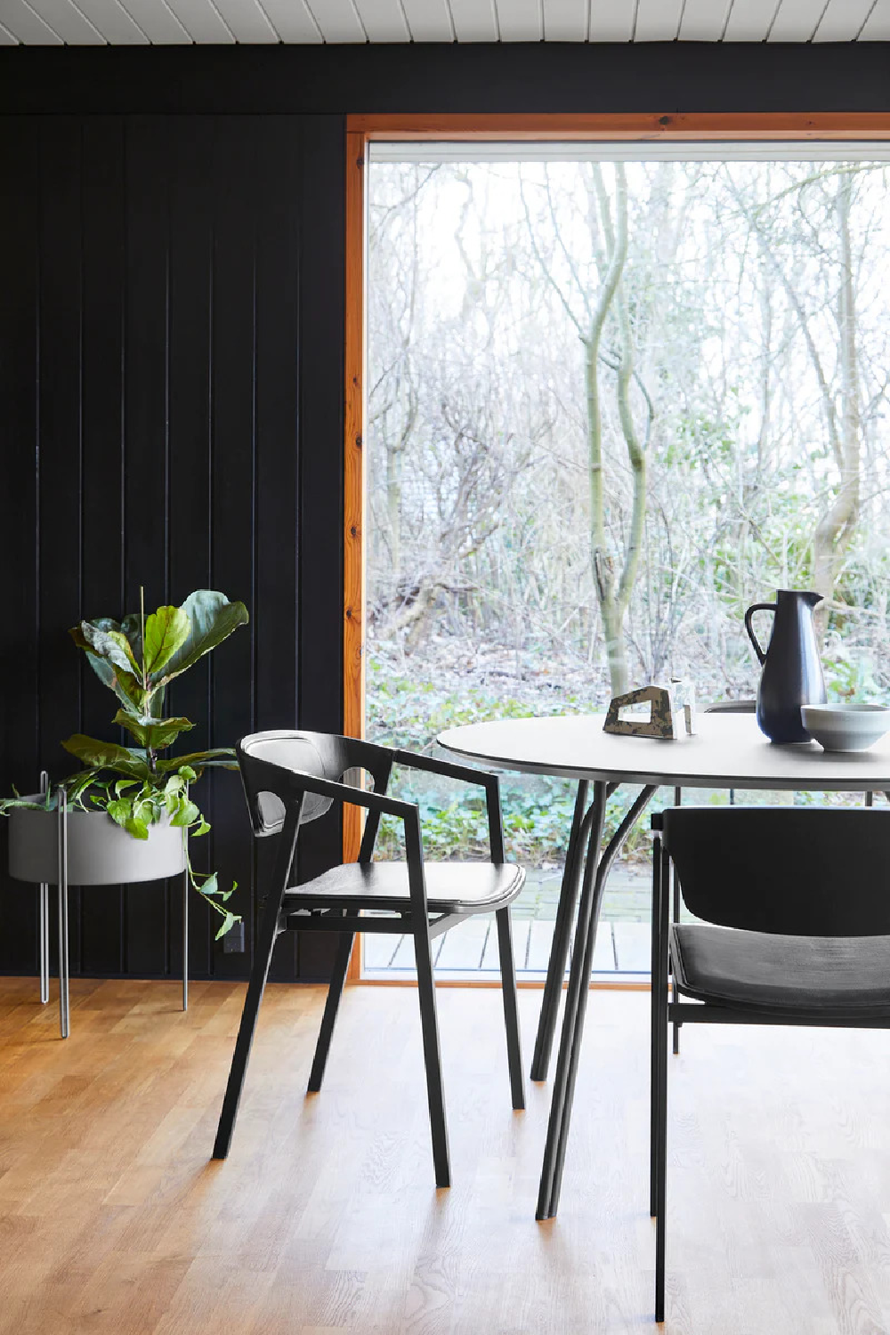 Minimalist Round Dining Table M | WOUD Tree | OROA.com